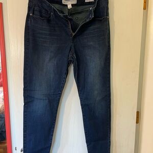 Gloria Vanderbilt tapered leg jeans